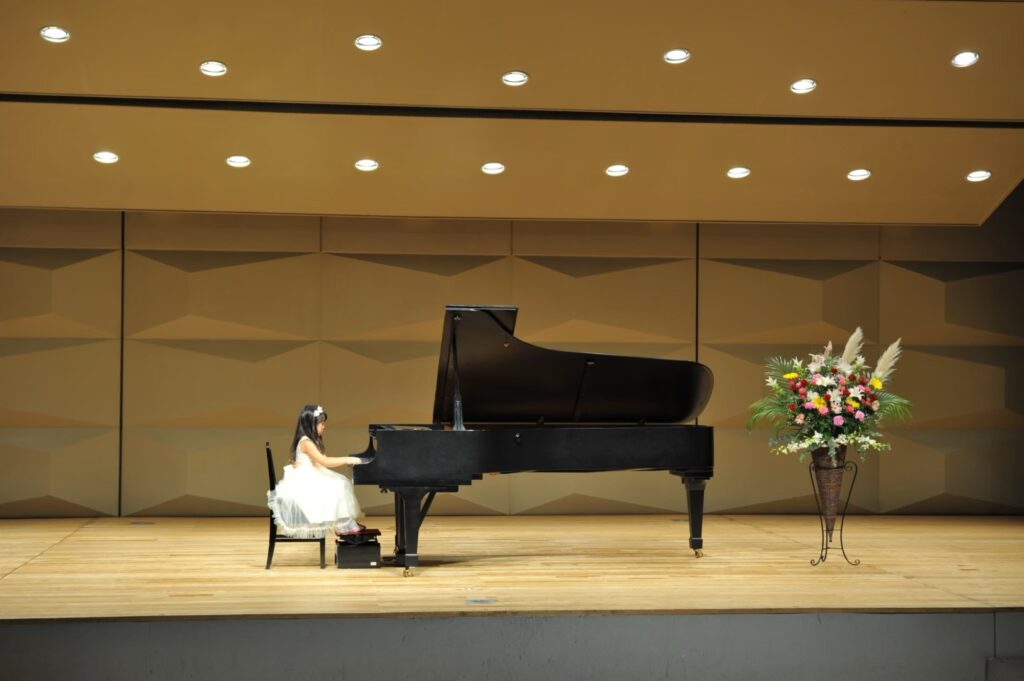 メープル音楽教室発表会での生徒さんのピアノソロ演奏