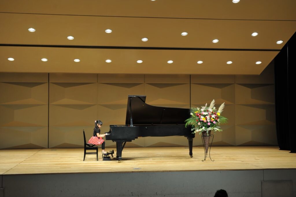 メープル音楽教室発表会での生徒さんのピアノソロ演奏